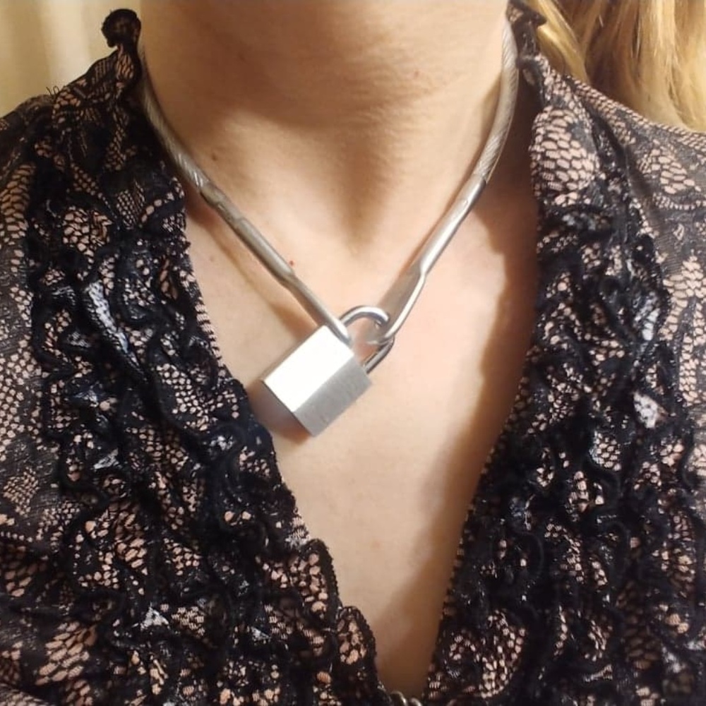 Submissive Locking Collar